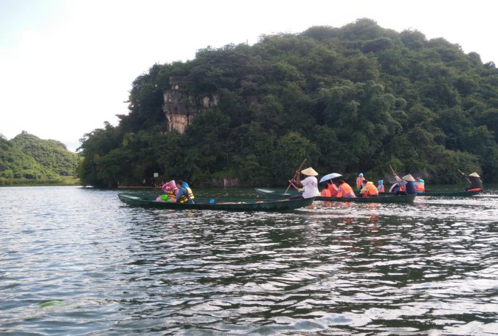图1 普者黑湖光山色
