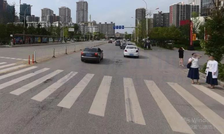 图3 行人过街路口