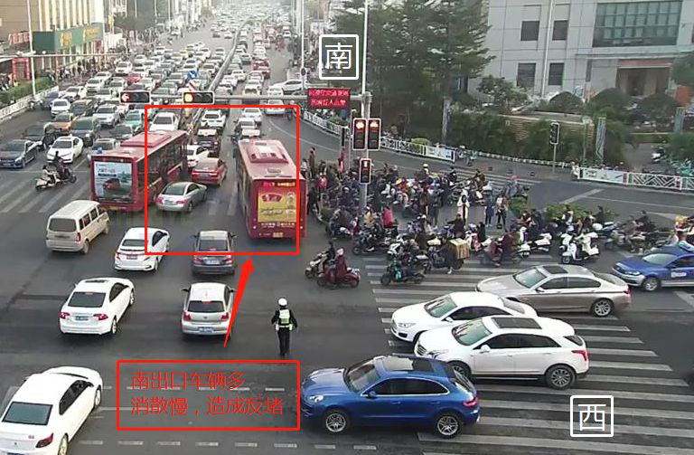 图5 路口南出口反堵现象（优化前）