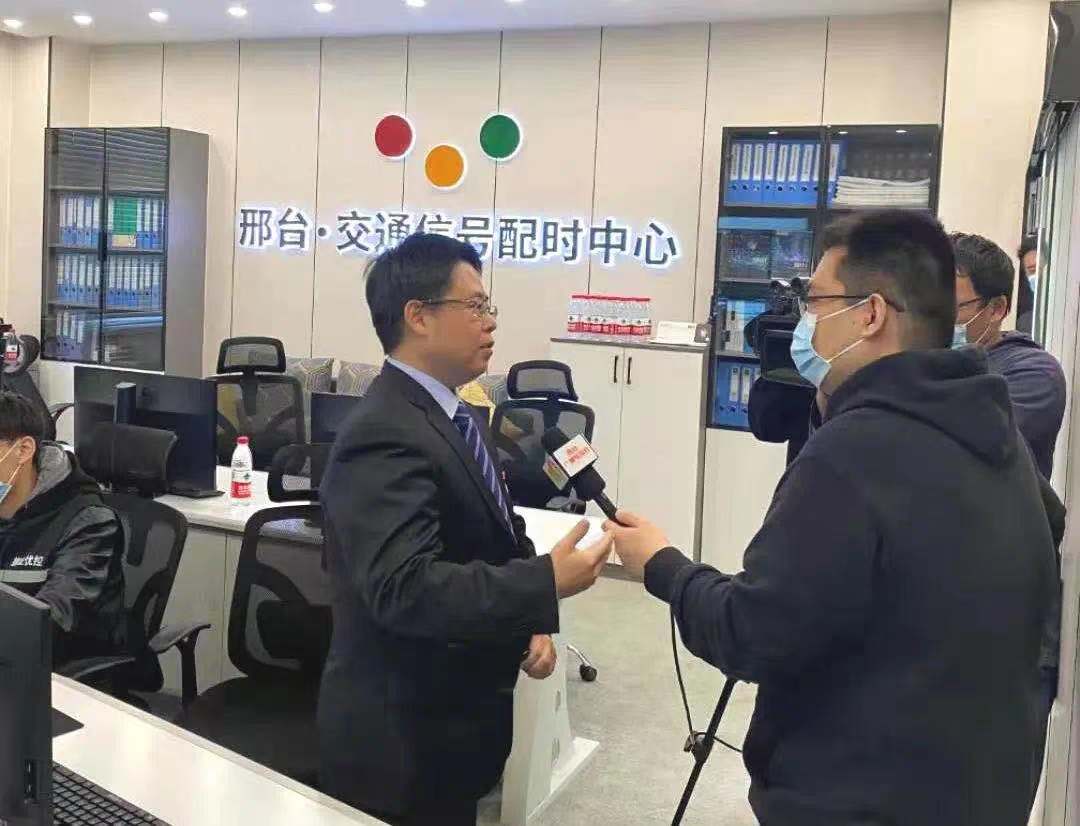 图3 振业优控CEO陈宁宁博士接受媒体采访