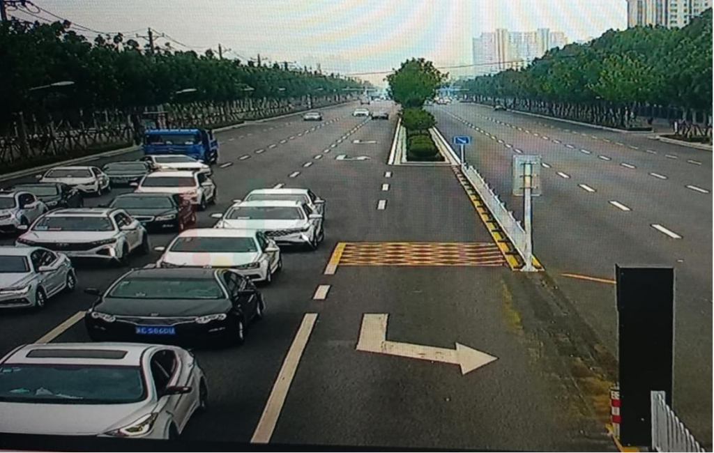 图11 南进口一个绿灯后左转车辆排队情况(优化后)